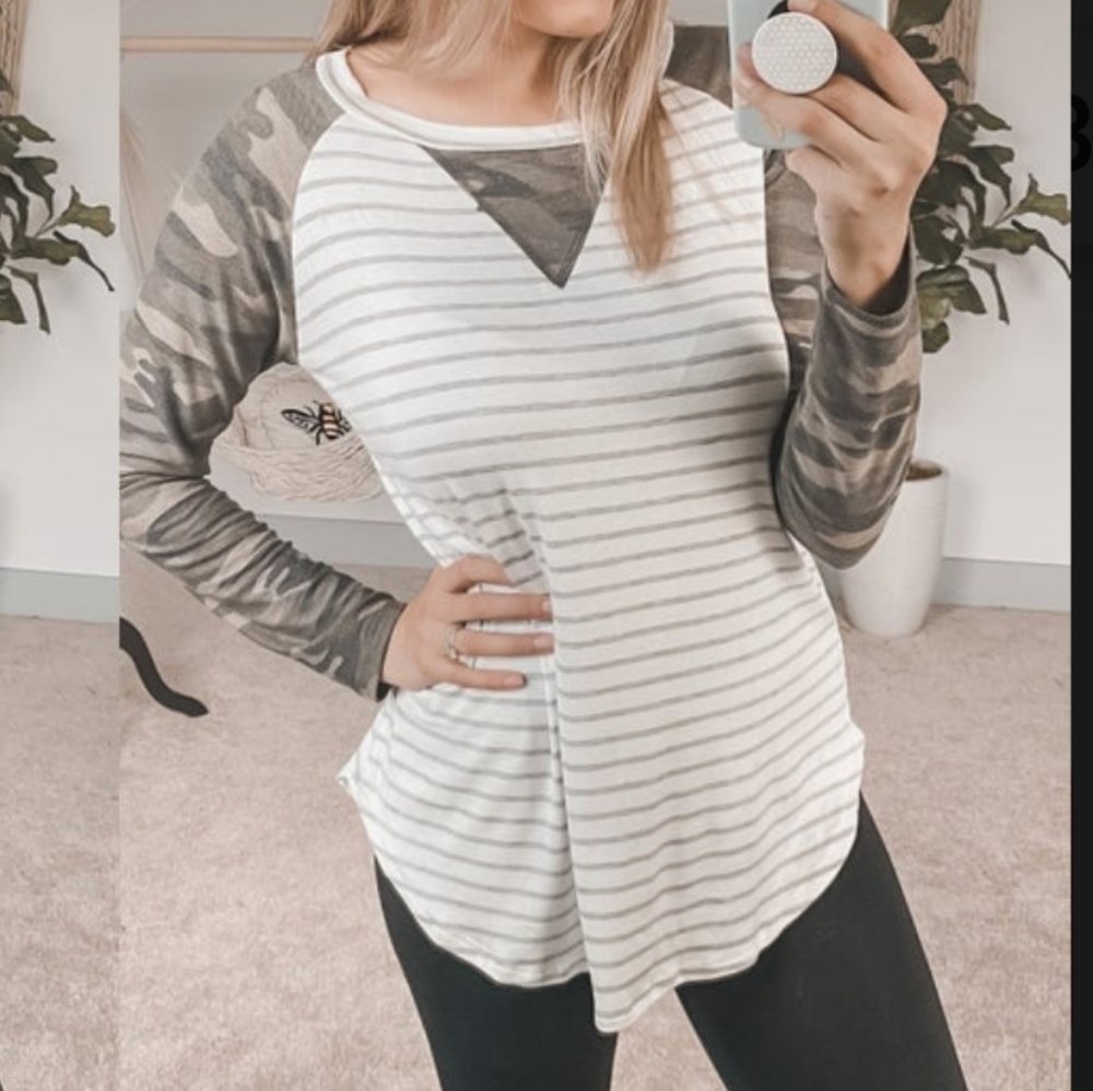 Camo sleeve stripe tee